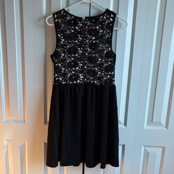 Xhilaration Black and Cream Lace Mini Dress - Picture 4 of 6